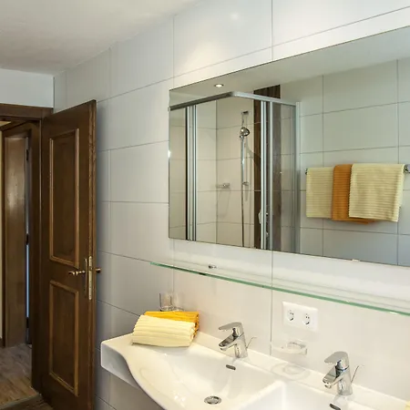 贝格兰农场假期酒店 *